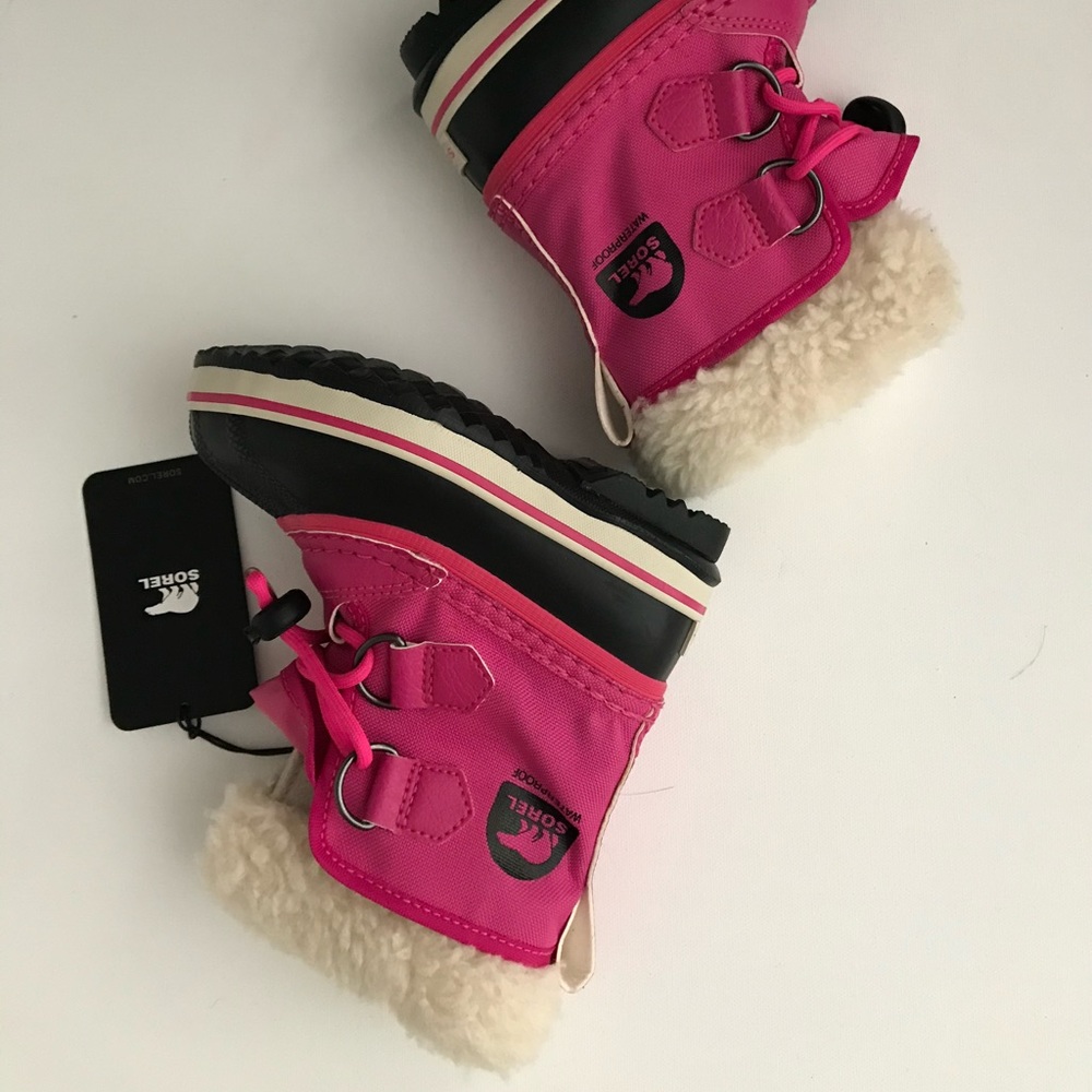 BRAND NEW! Girls Sorrel boots in hot pink !